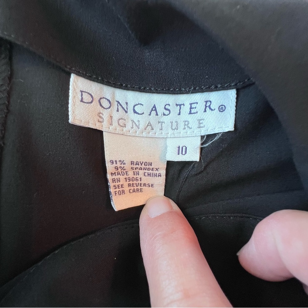 Doncaster Signature Black Scoop Neck Body Con Belted Midi Dress Women’s Size 10‎ - Picture 10 of 12